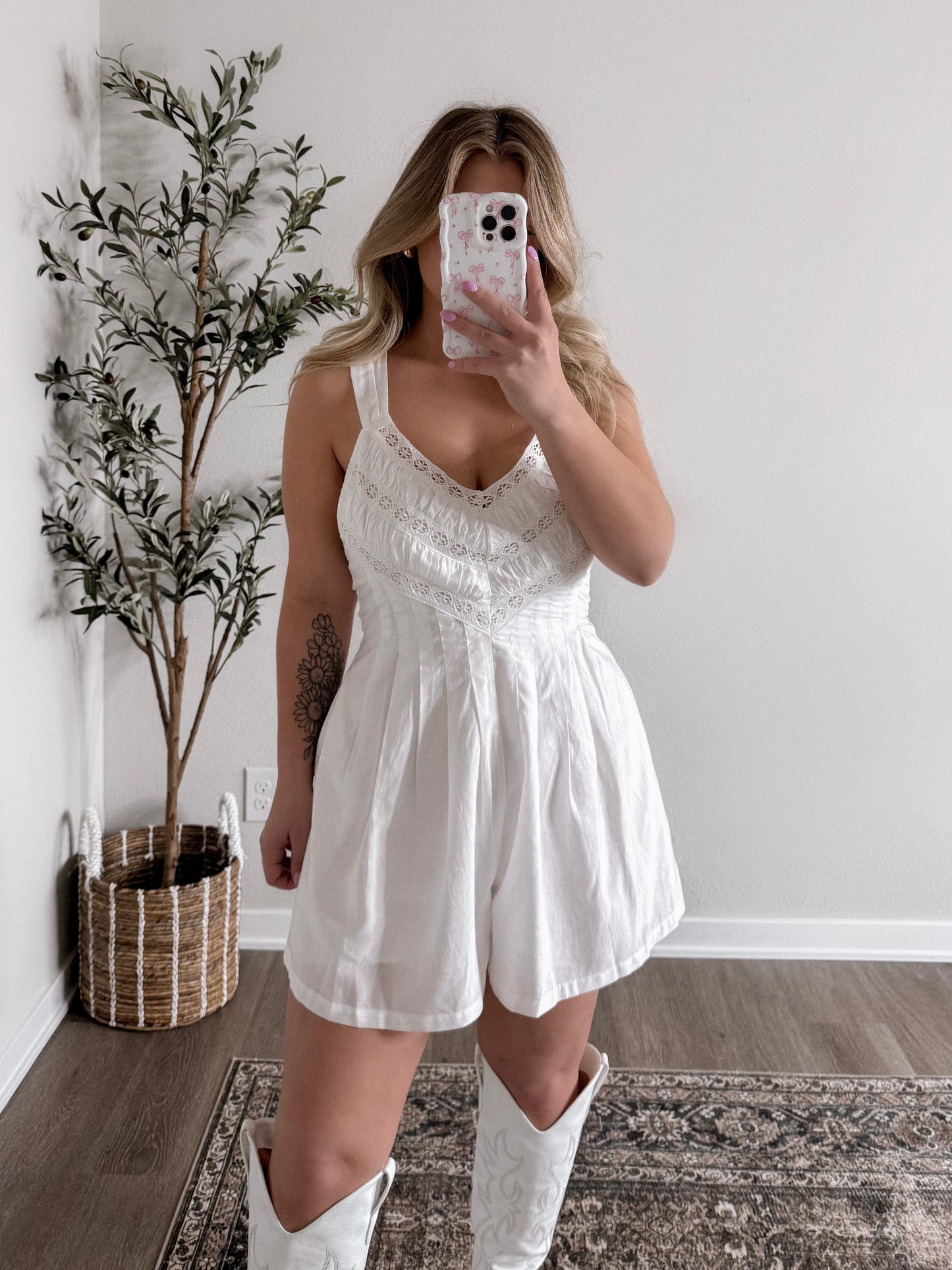 Shania Lace Woven Romper / White