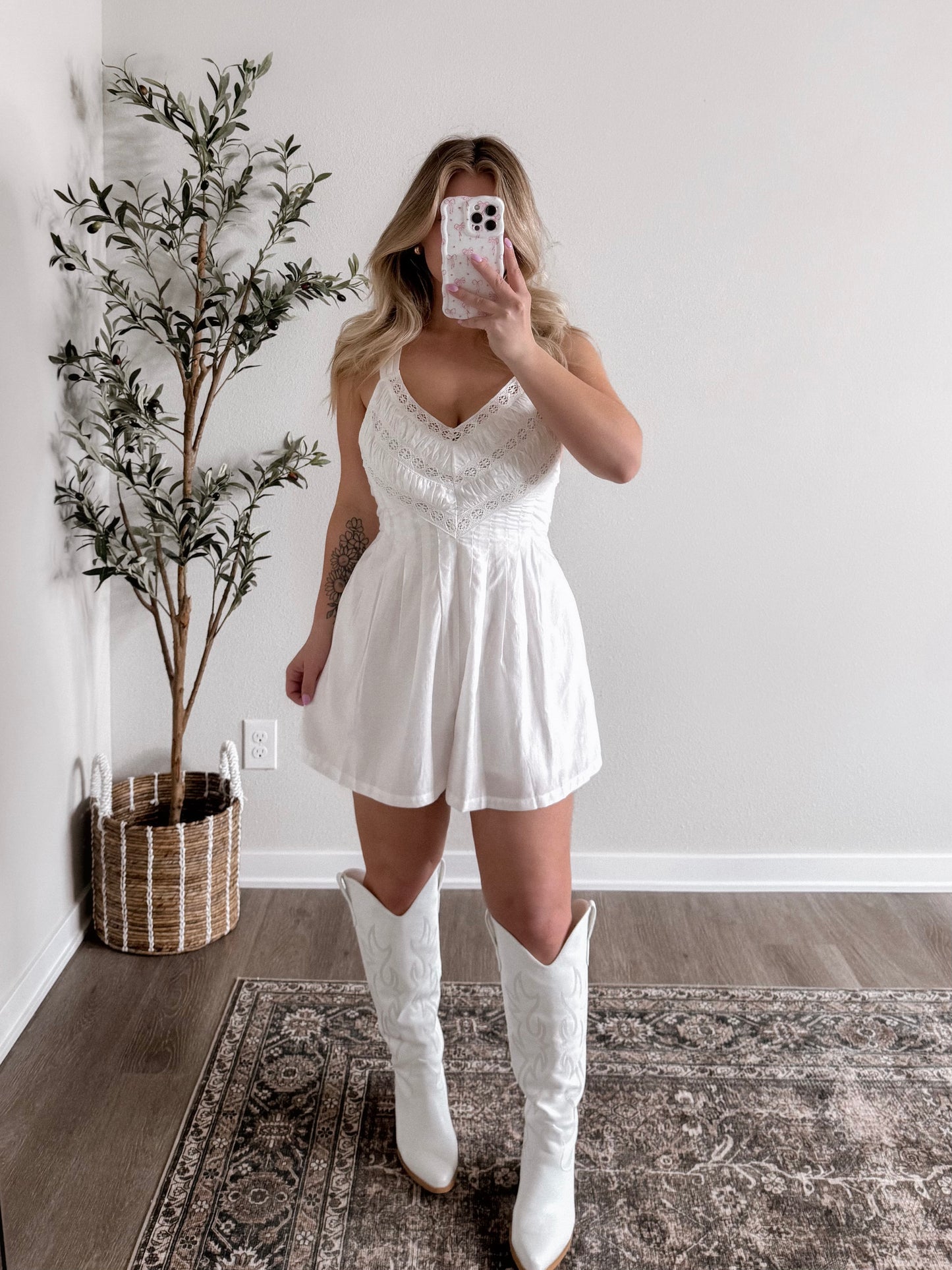 Shania Lace Woven Romper / White
