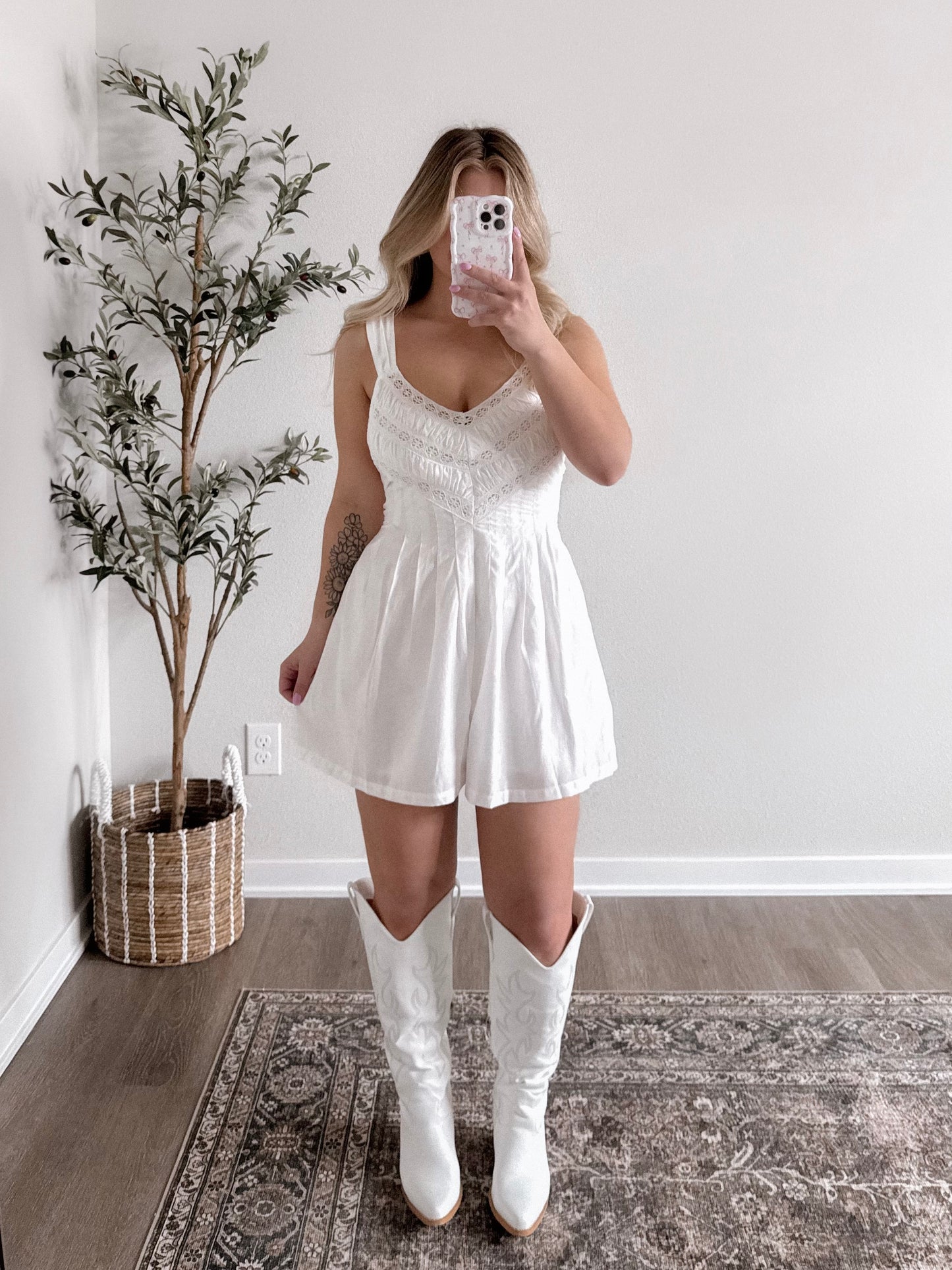 Shania Lace Woven Romper / White