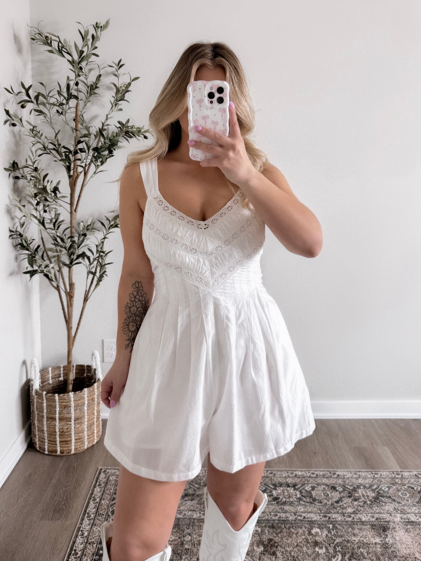 Shania Lace Woven Romper / White