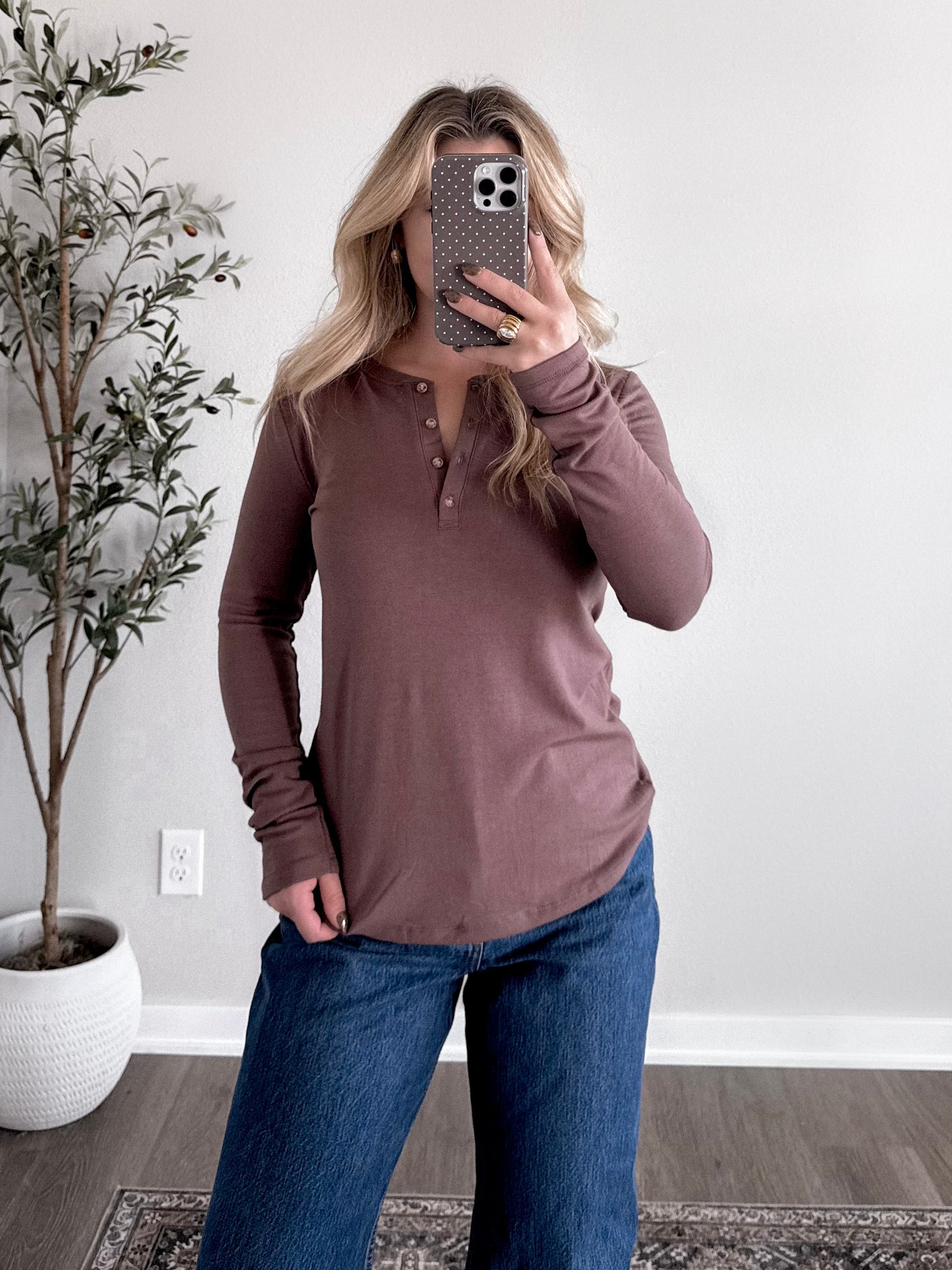 Classic Henley Basic Top / Mocha