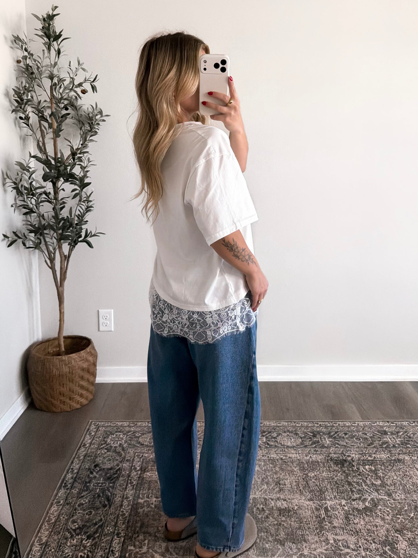 Chestnut Hill Lace Hem Tee / White