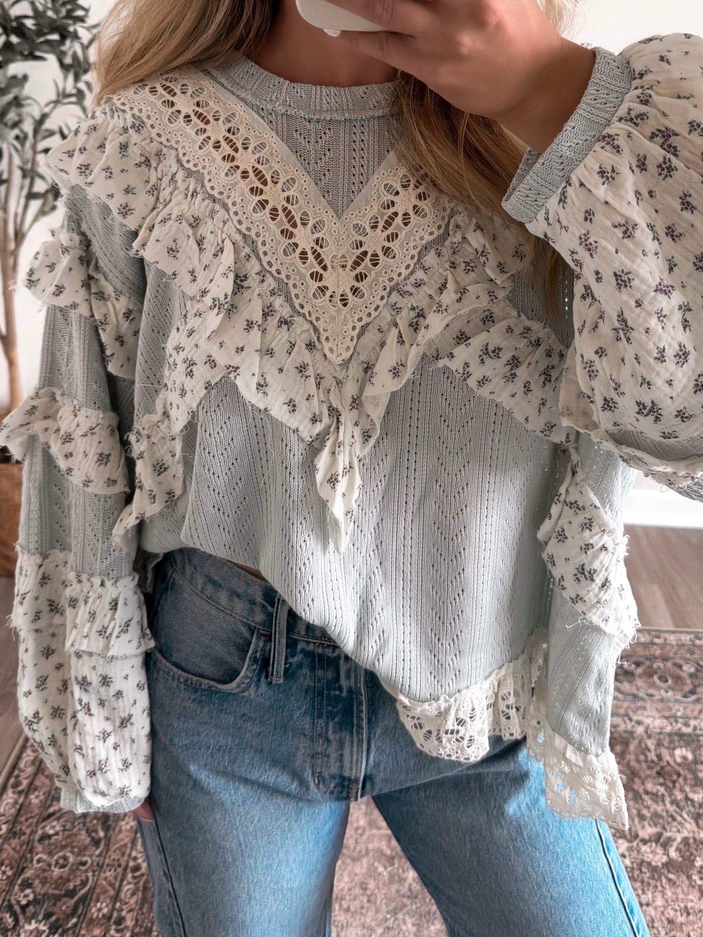 Sweet Soul Eyelet Top / Blue
