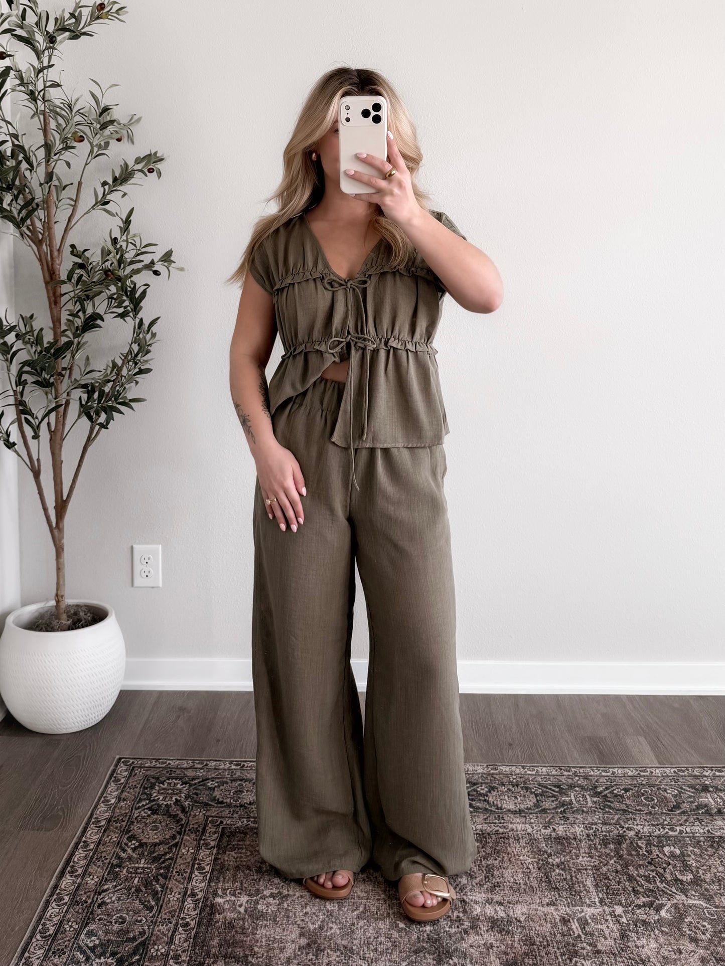 Patio Date Pant Set / Olive