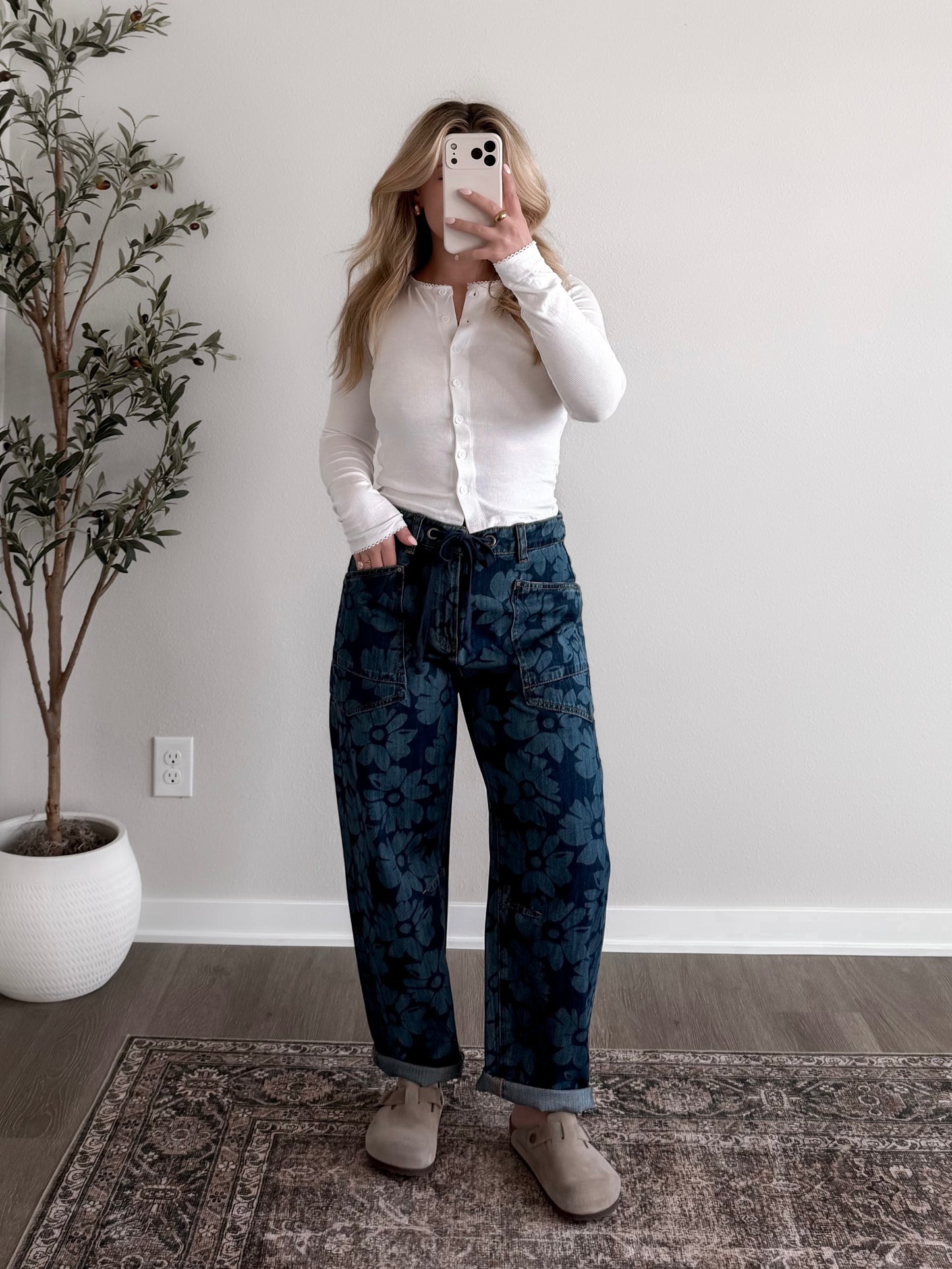 Janey High Waisted Barrel Jeans / Dark Floral