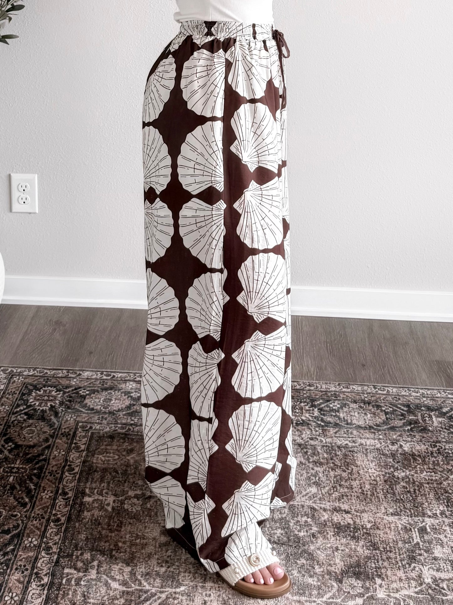 Seashell Picking Printed Pants