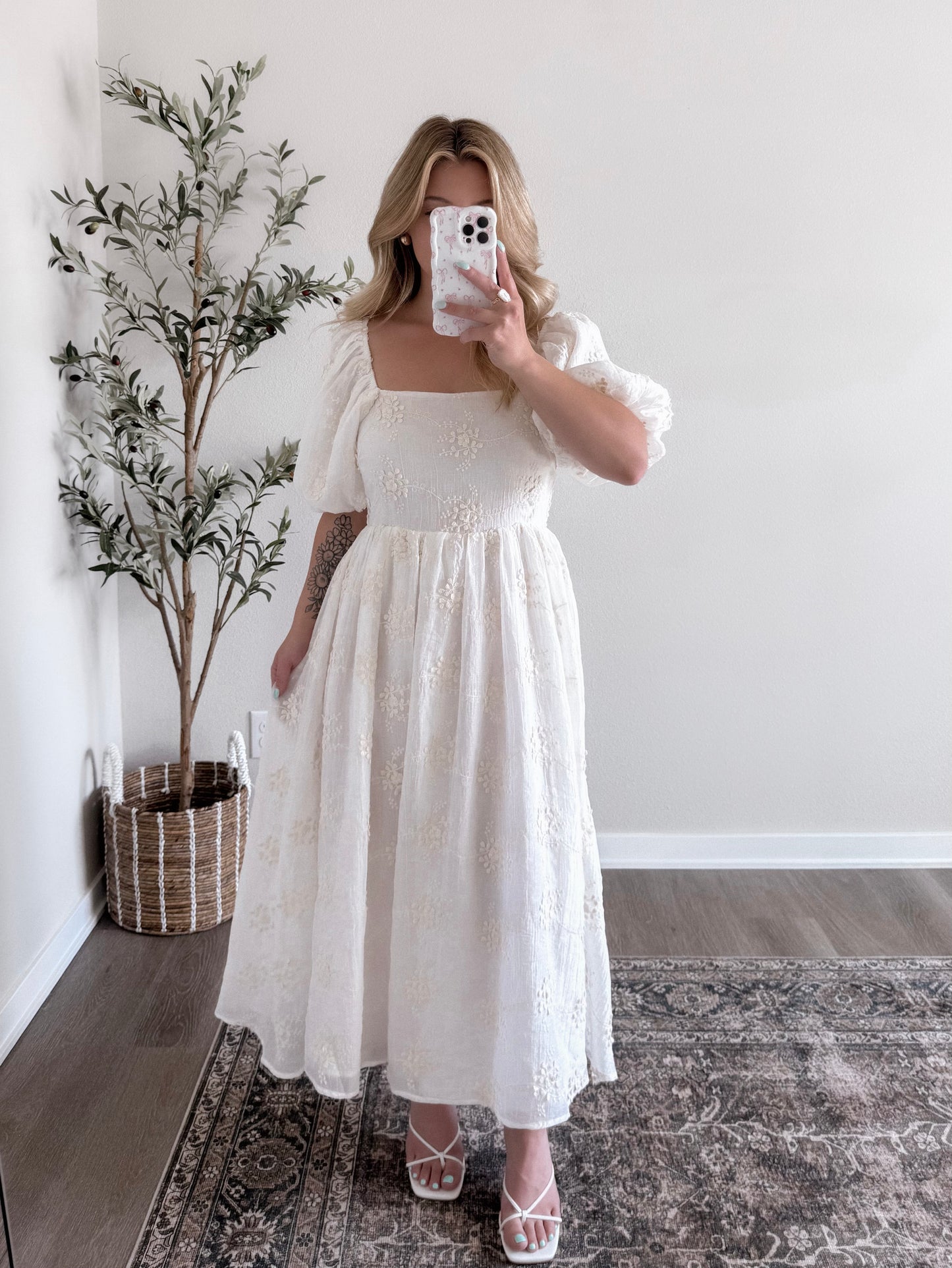 Elegance Embroidered Midi Dress / Ivory