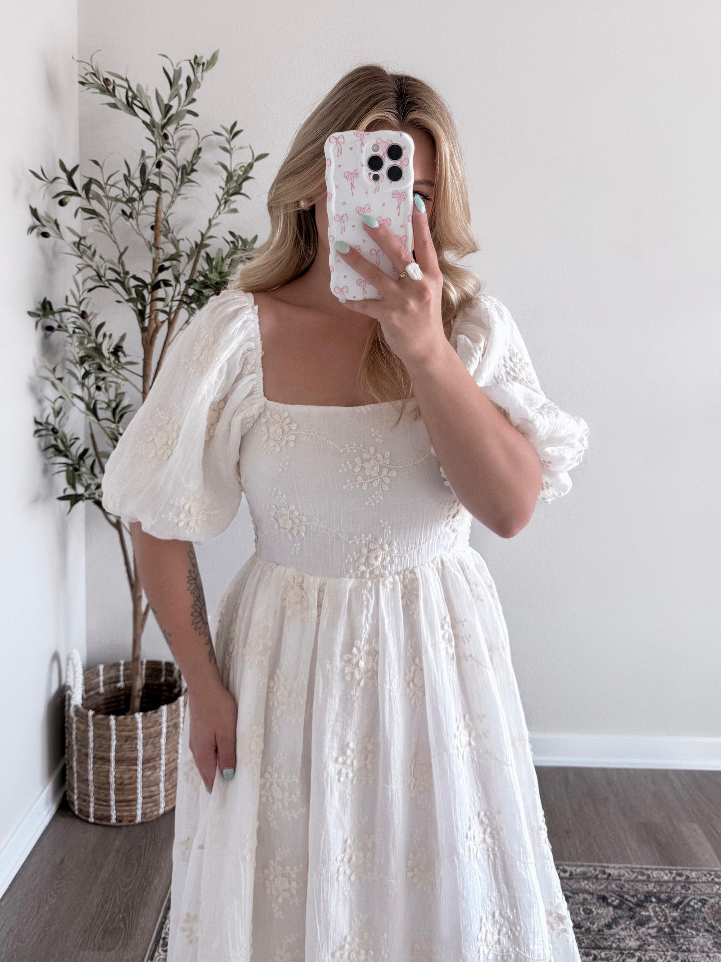 Elegance Embroidered Midi Dress / Ivory