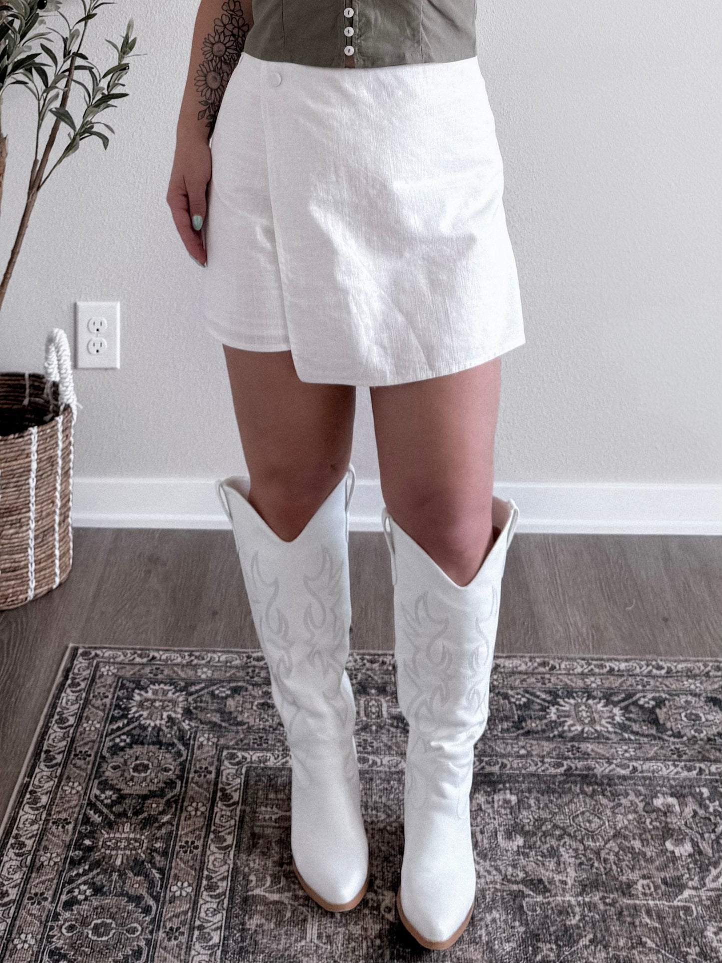 Monroe White Linen Skort