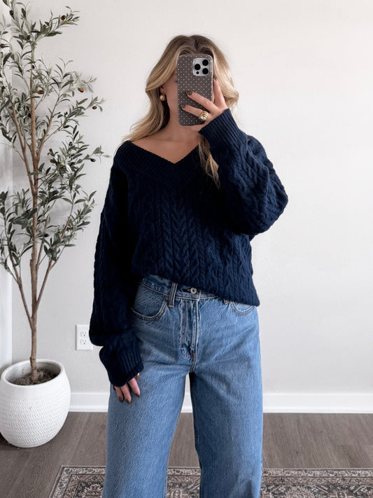 Classical Cable Knit Sweater / Navy (PREORDER: EST SHIP 11.30)