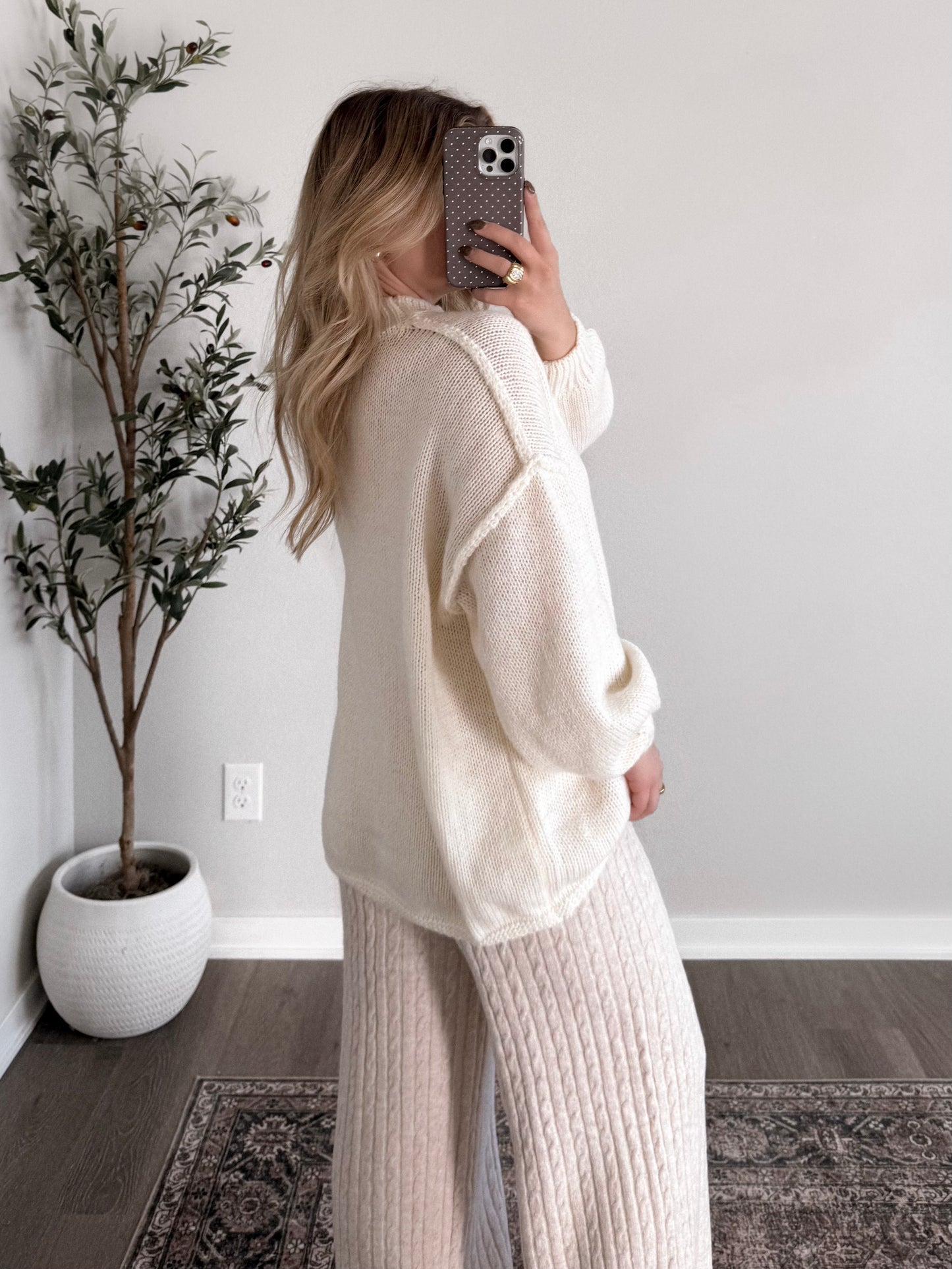 Winter Essential Knit Sweater / Cream