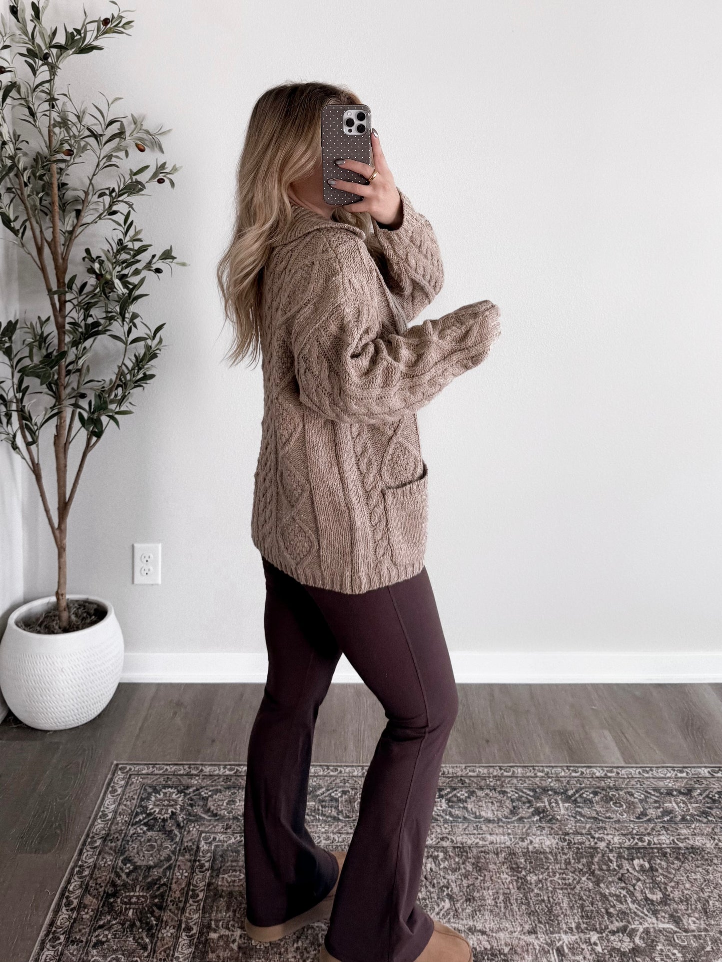 Hearth Cable Knit Cardigan / Lt Mocha