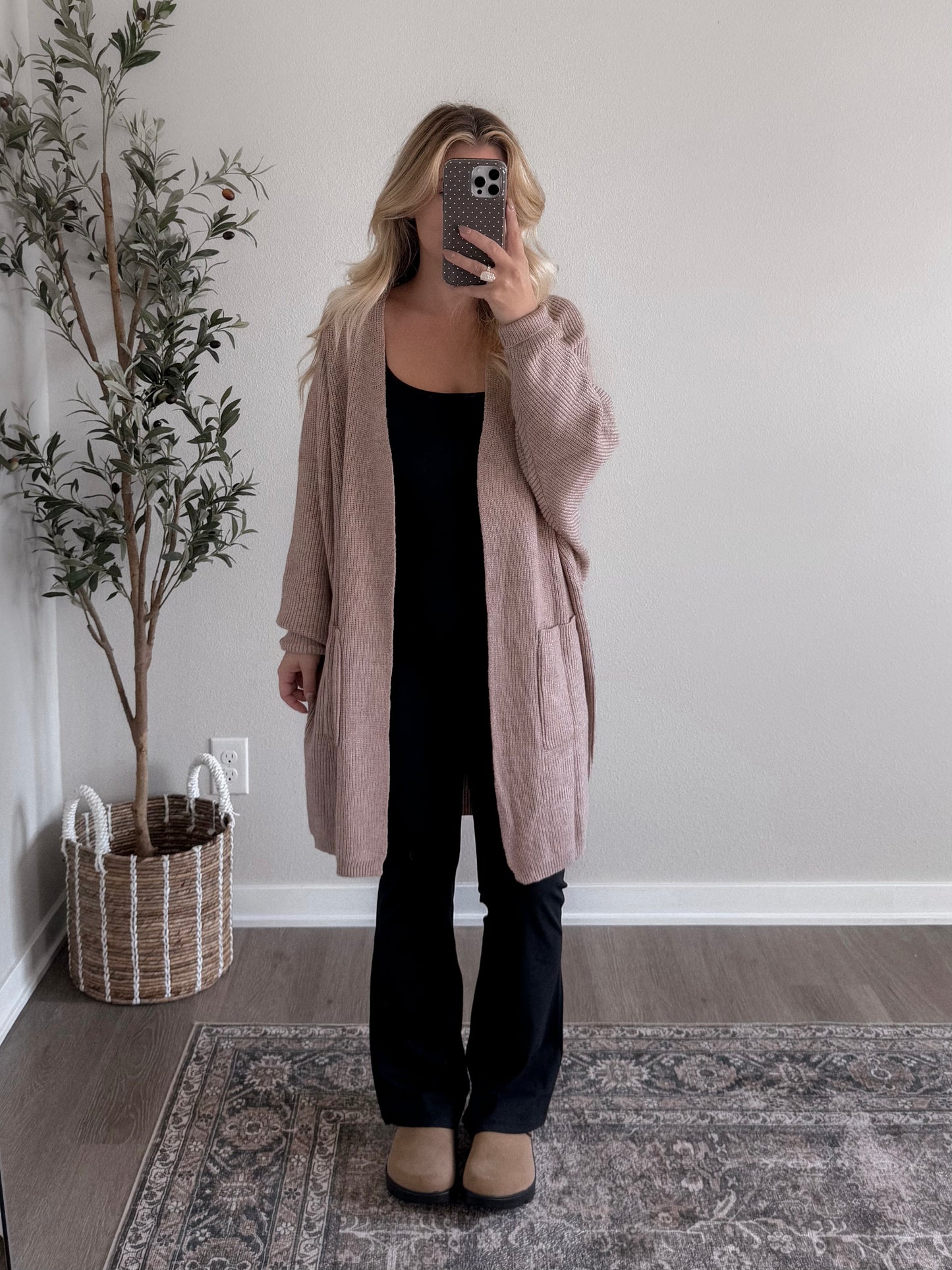 Cozy Essential Knit Cardigan / Taupe