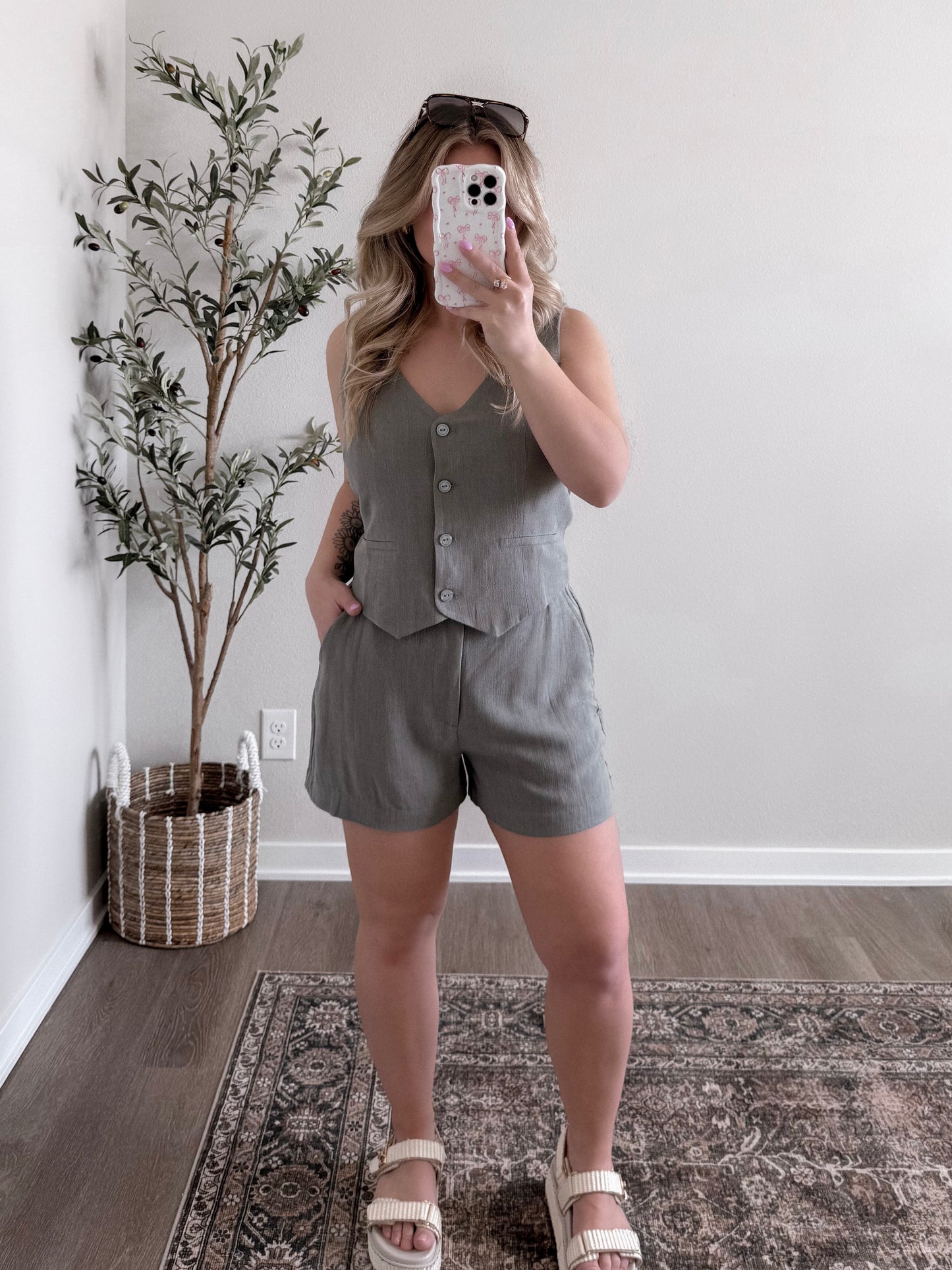 Harbor Linen Button Down Vest (est. ship by 4.02)