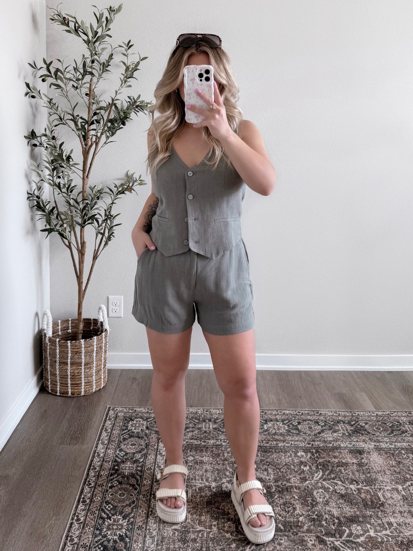 Harbor Linen Button Down Vest (est. ship by 4.02)