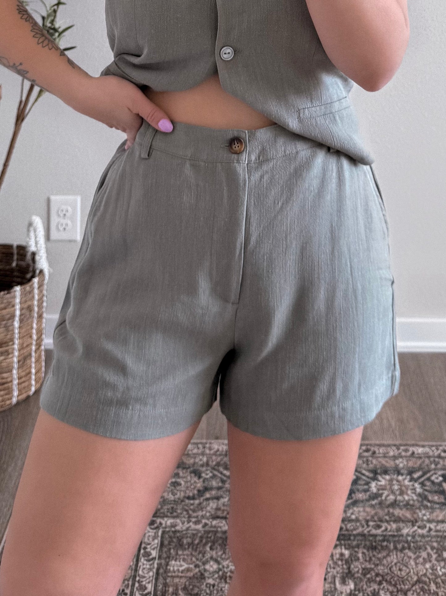 Harbor Linen High Waisted Short (est. ship by 4.02)