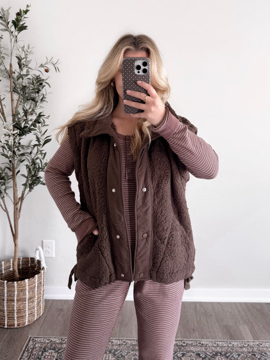 Warm & Cozy Sherpa Vest / Dark Coco
