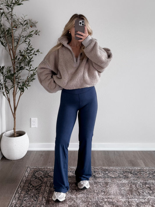 Studio Flared Yoga Pant / Navy