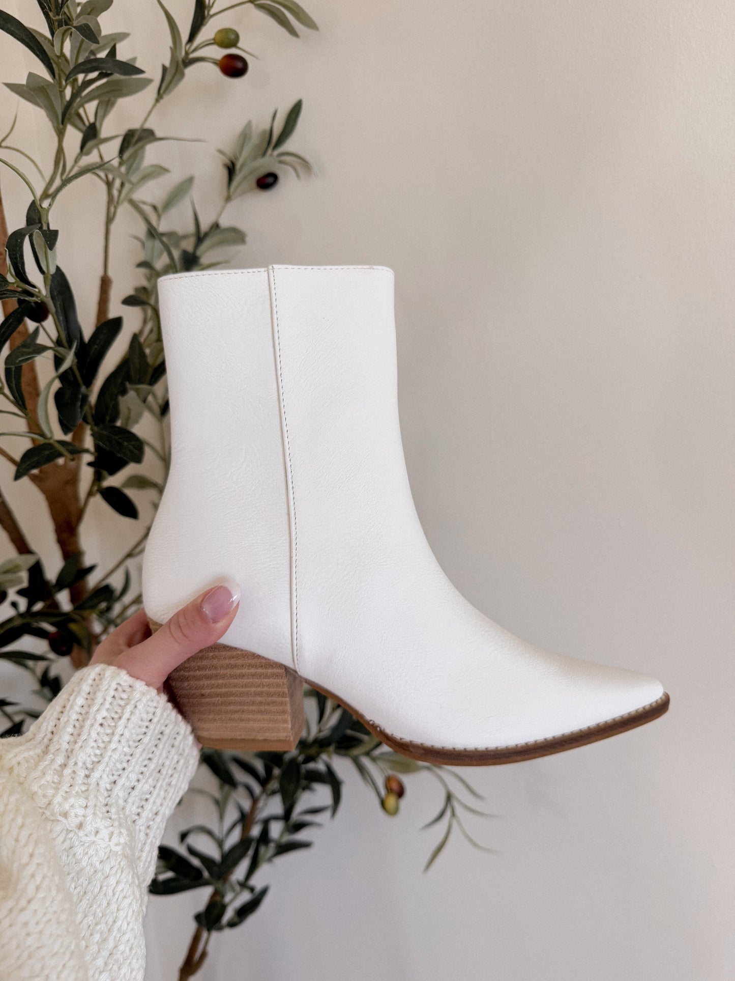 Arisa Heeled Boots / White Final Sale