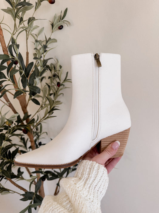Arisa Heeled Boots / White Final Sale