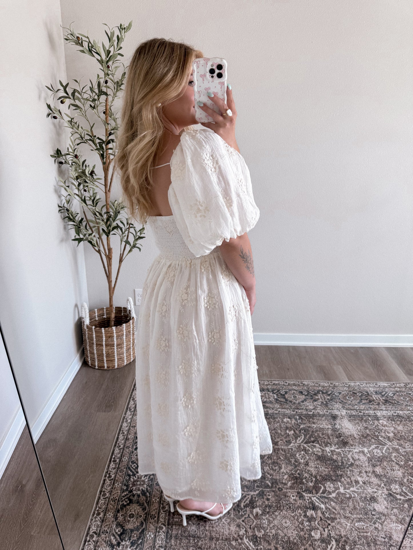 Elegance Embroidered Midi Dress / Ivory