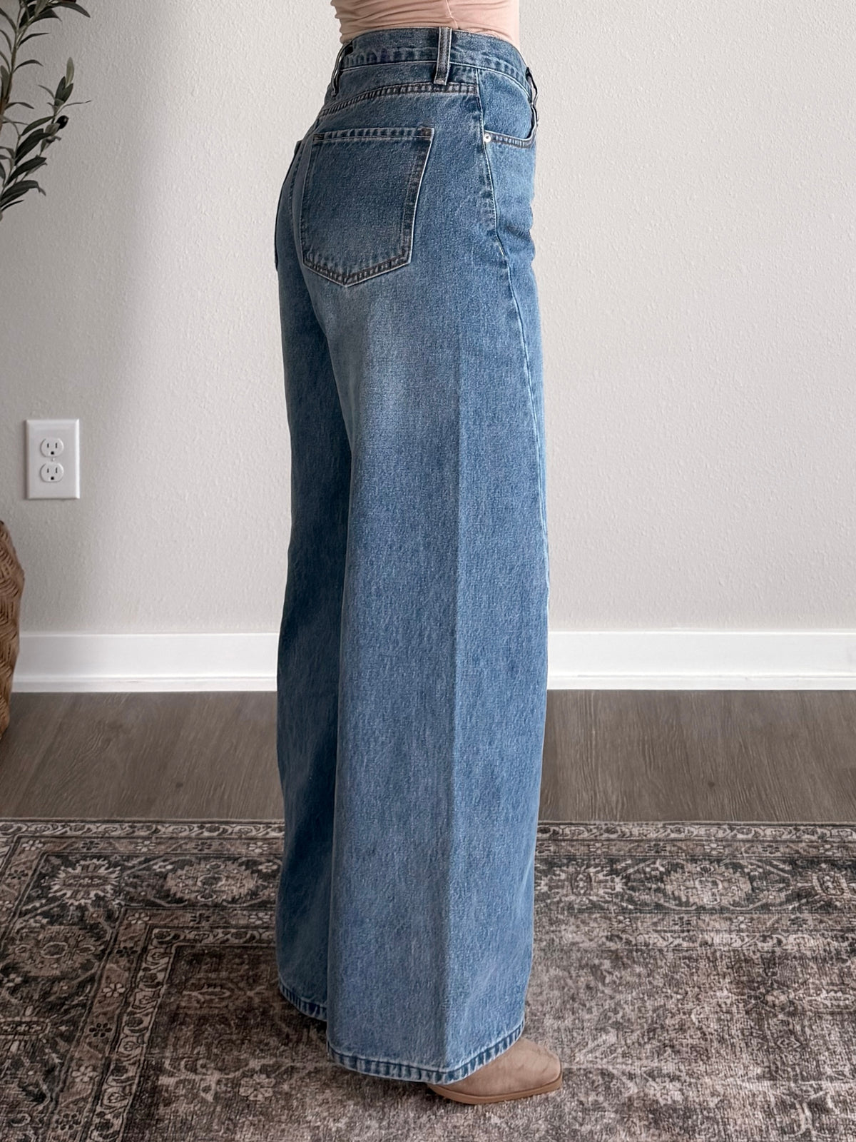 Leighton High Rise Wide Leg Jeans (Restocking 11.02)