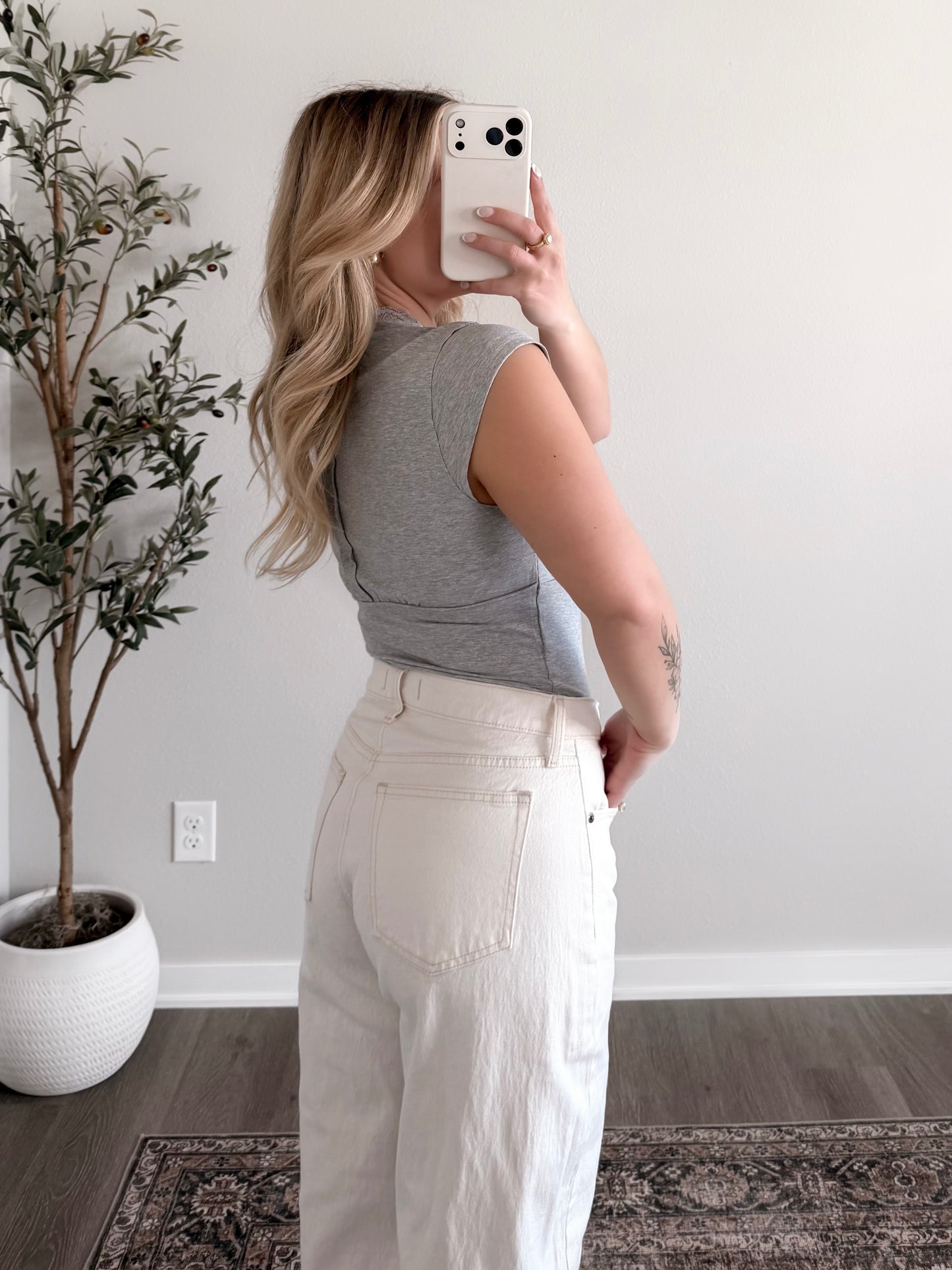 Lilly Lace Basic Top / Grey