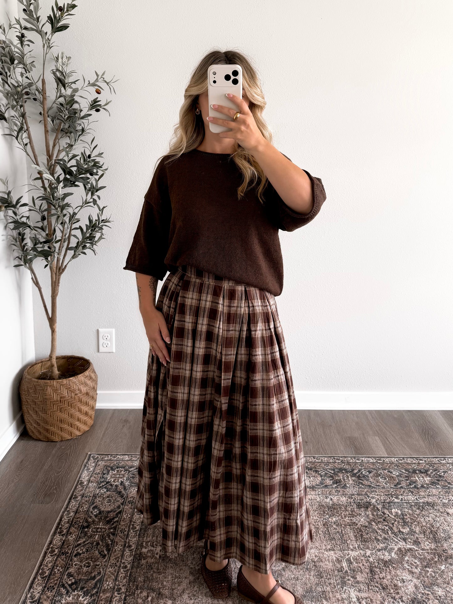 Crisp Knit Sweater / Brown
