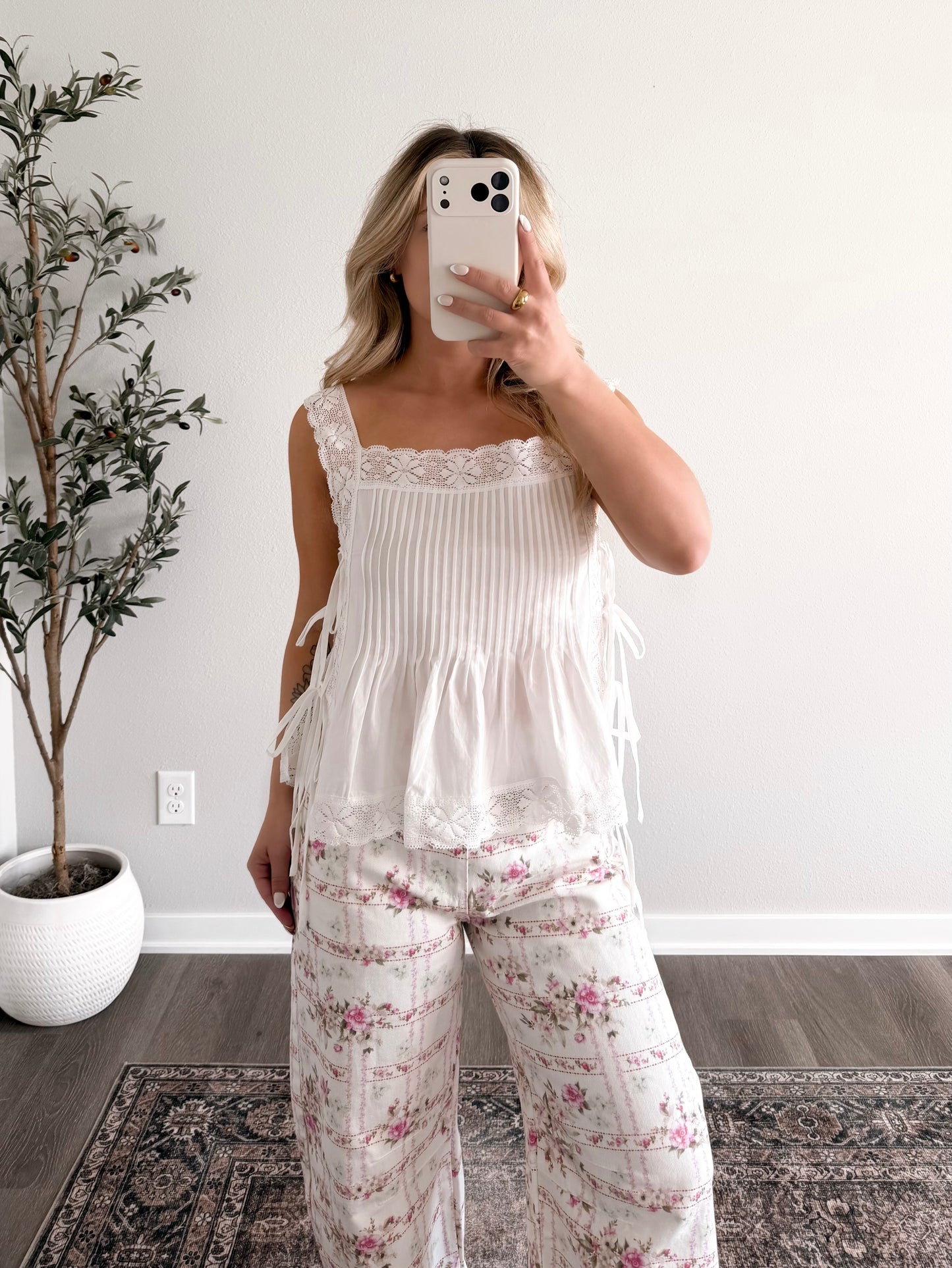 All You Need Lace Top / White