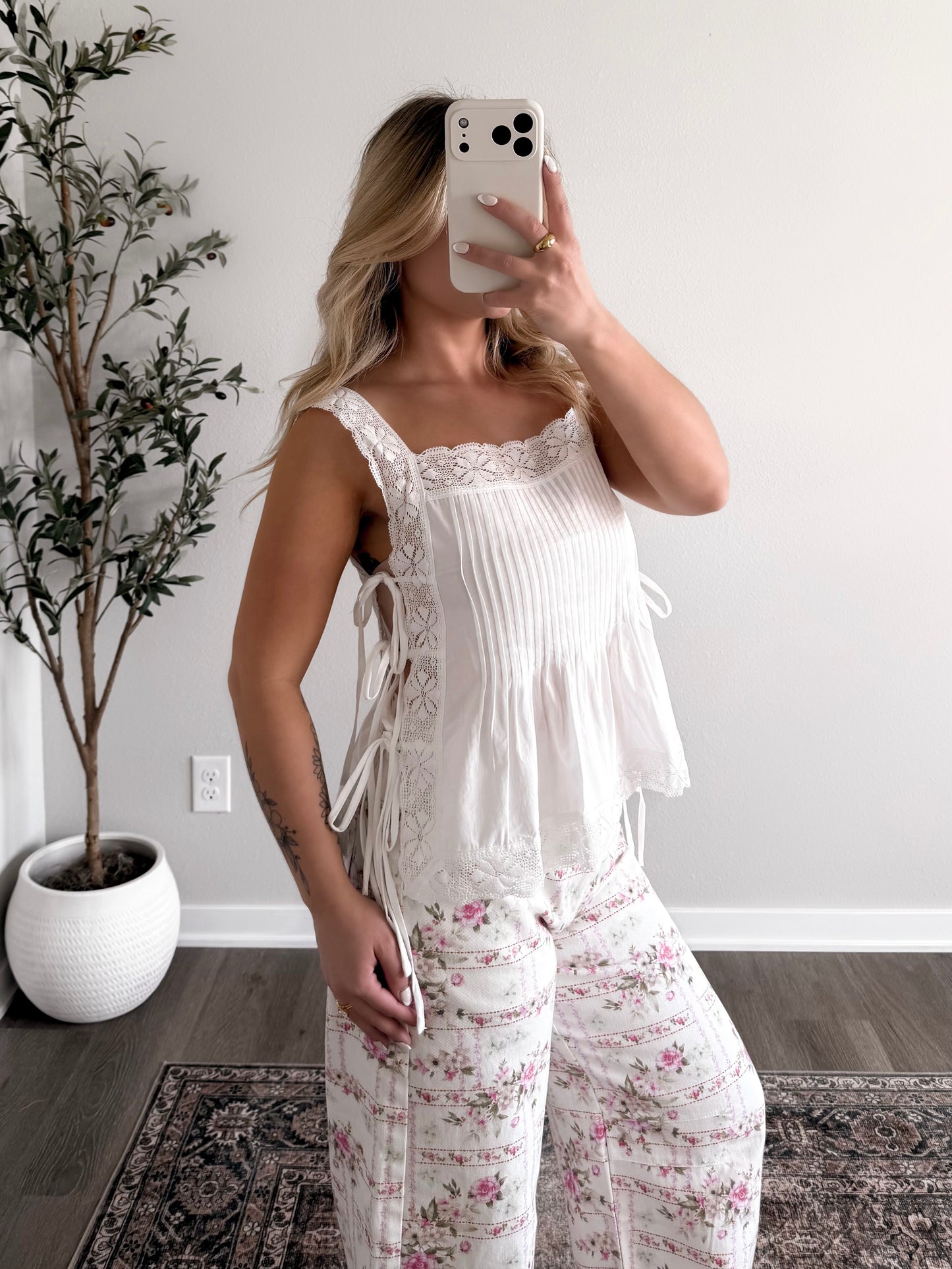 All You Need Lace Top / White