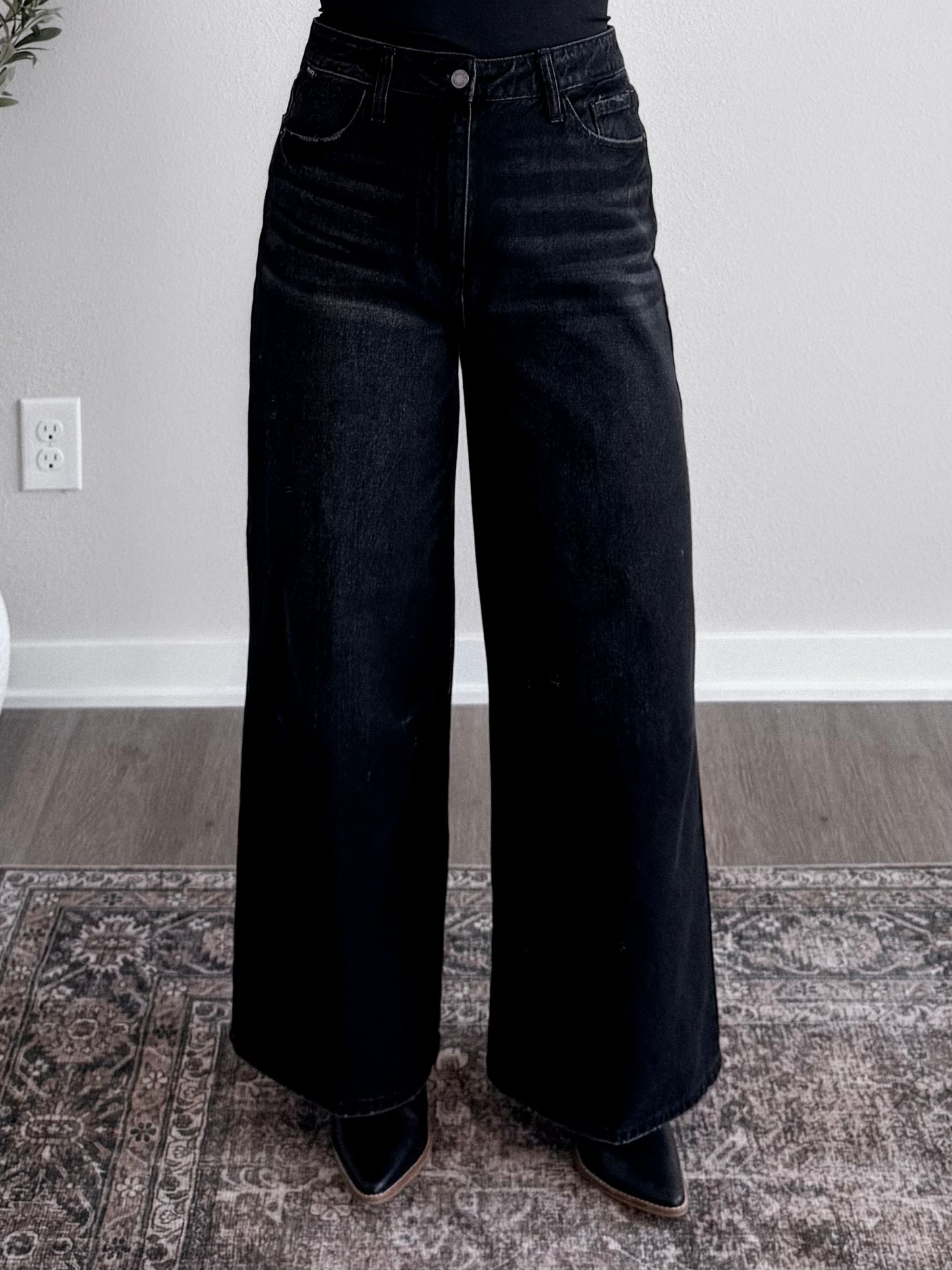 Zayne High Waisted Crop Wide Leg Jean / Washed Black
