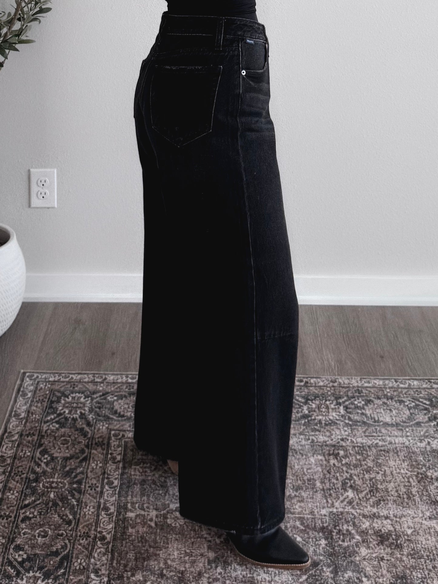 Zayne High Waisted Crop Wide Leg Jean / Washed Black