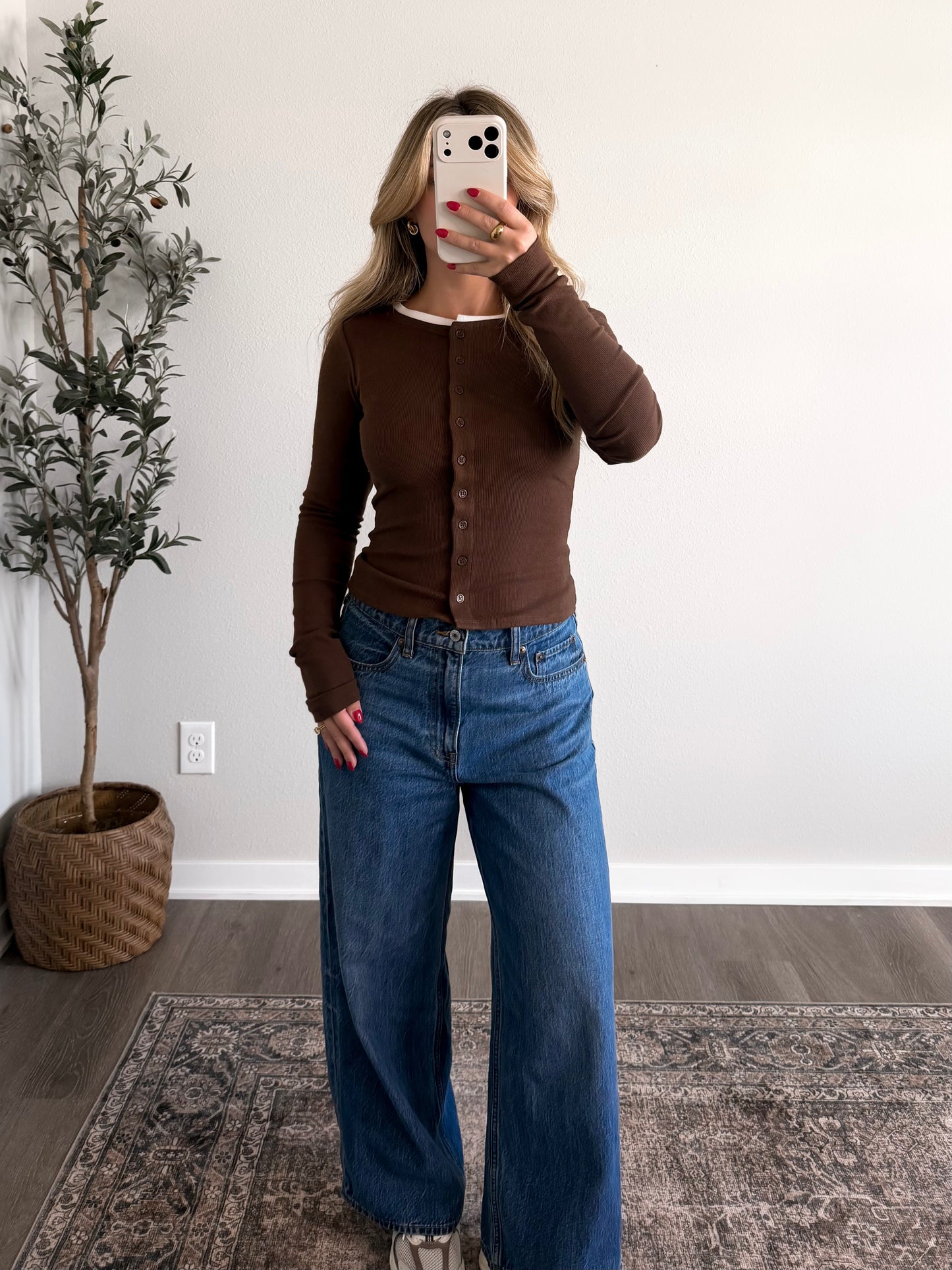Contrast Simple Button Top / Brown