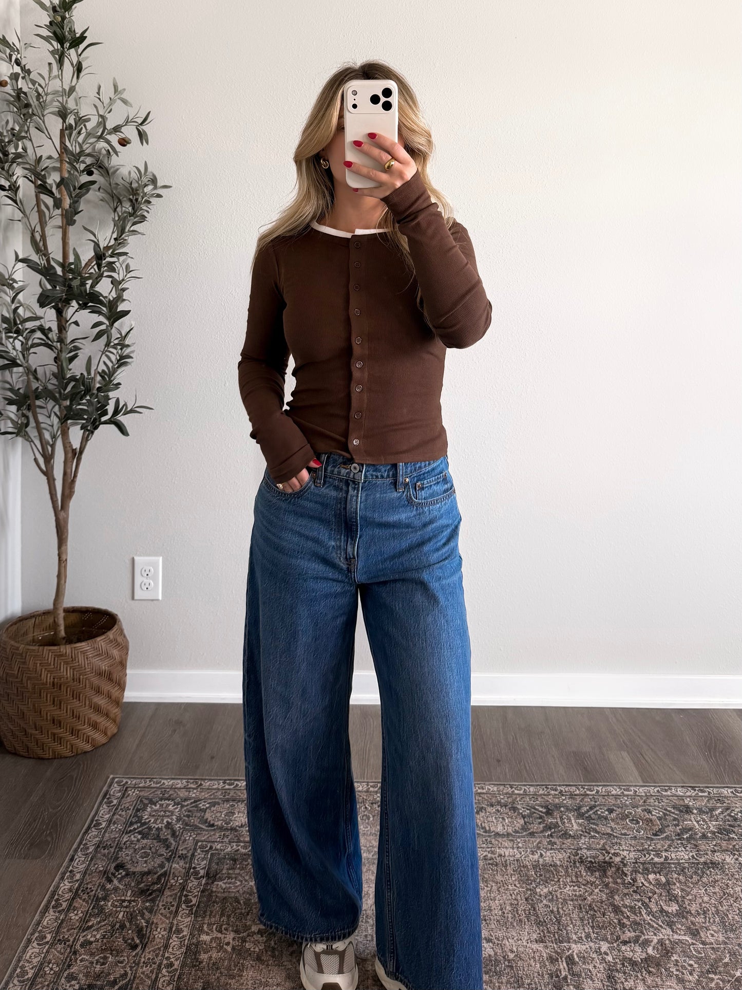 Contrast Simple Button Top / Brown