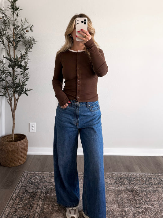 Contrast Simple Button Top / Brown