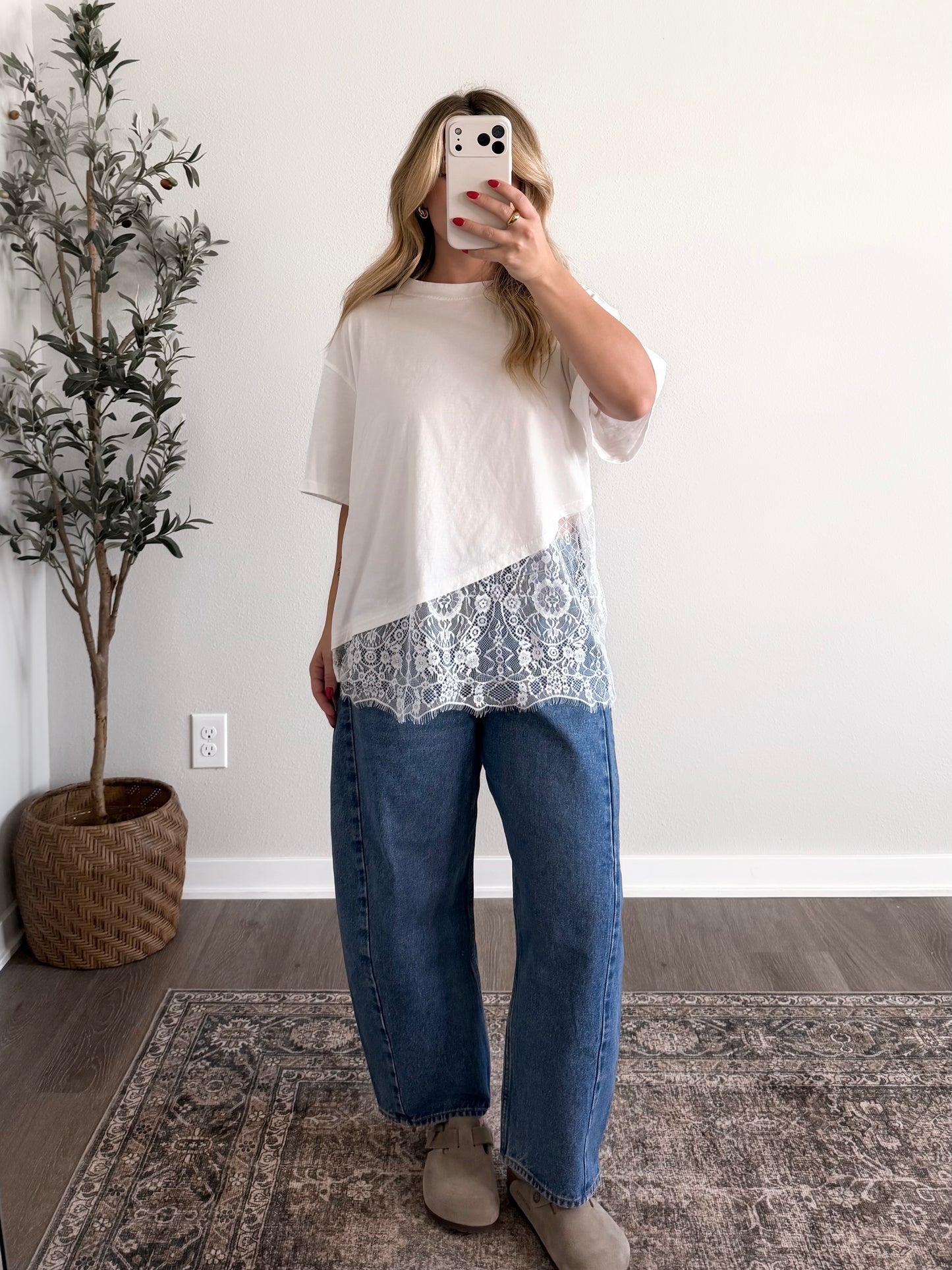 Chestnut Hill Lace Hem Tee / White