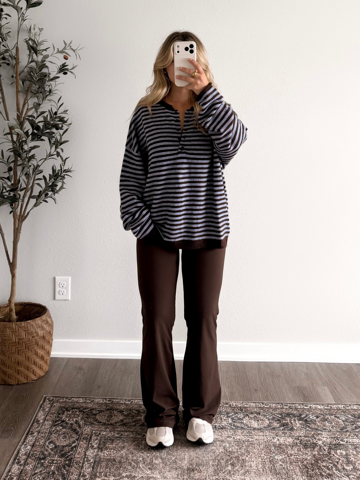 In Season Knit Henley / Brown Blue