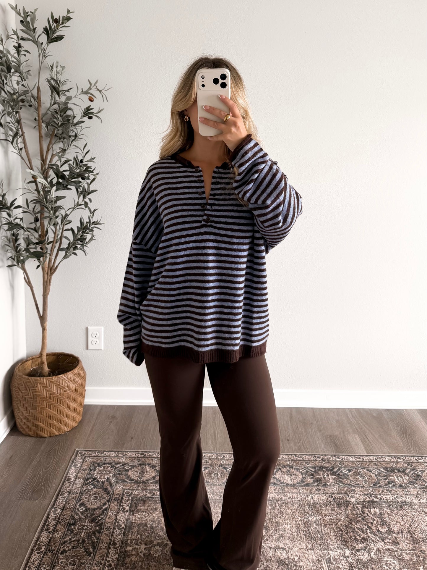 In Season Knit Henley / Brown Blue