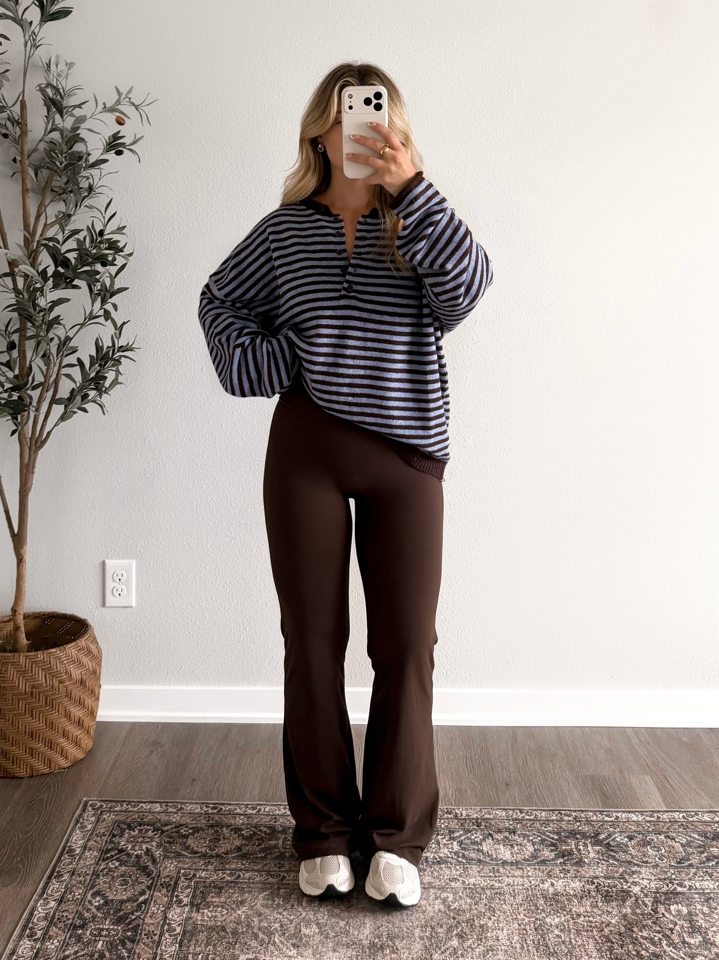 In Season Knit Henley / Brown Blue