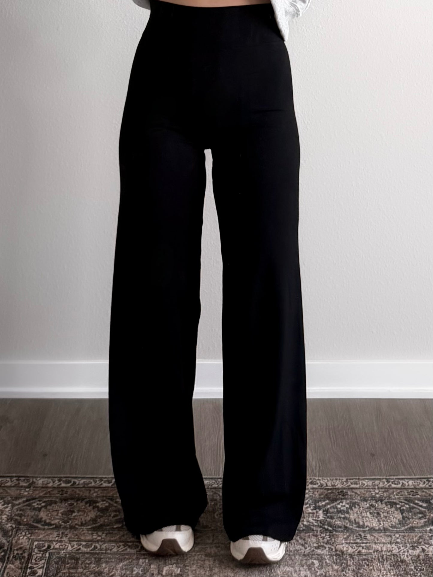 Season Staple Wide Leg Legging