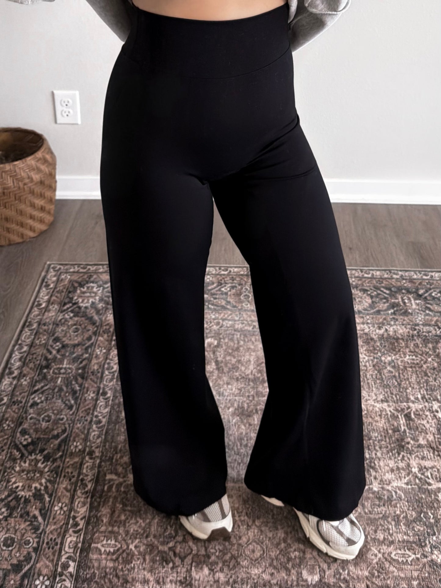 Season Staple Wide Leg Legging