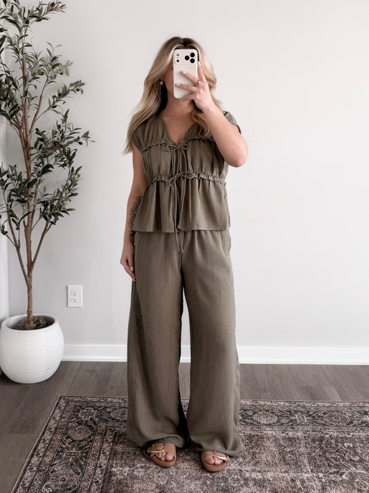 Patio Date Pant Set / Olive