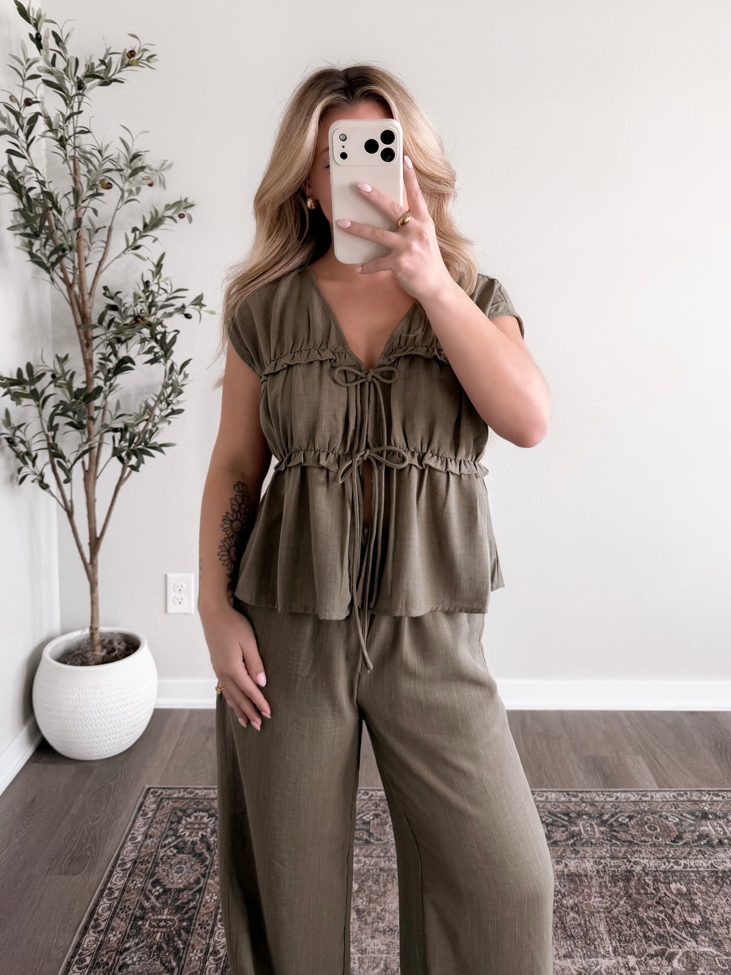 Patio Date Pant Set / Olive