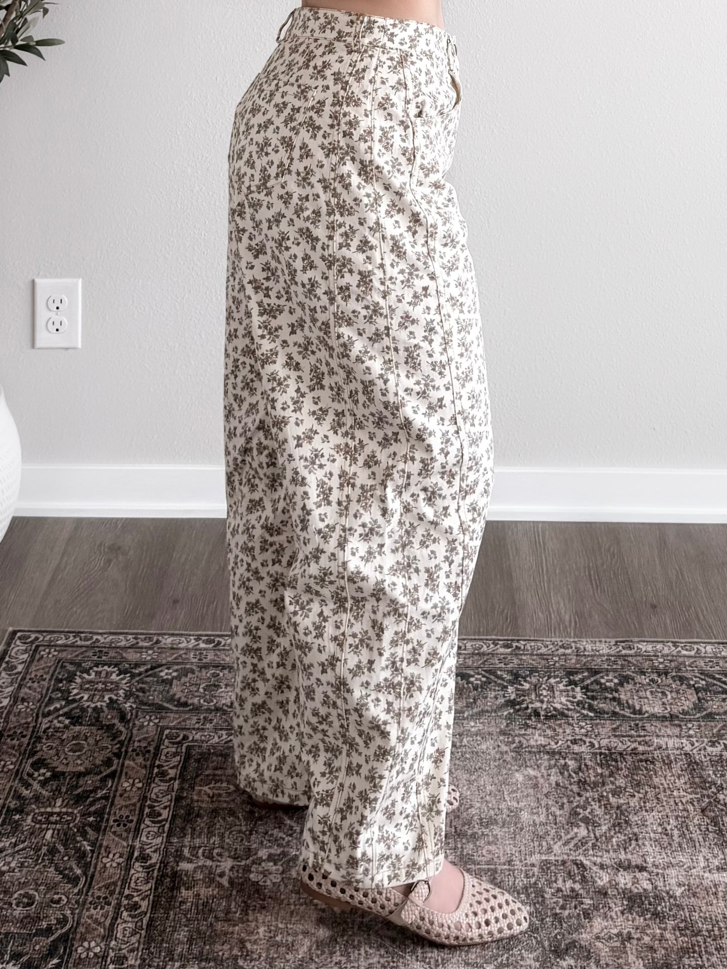 Honey Bloom Floral Barrel Pant