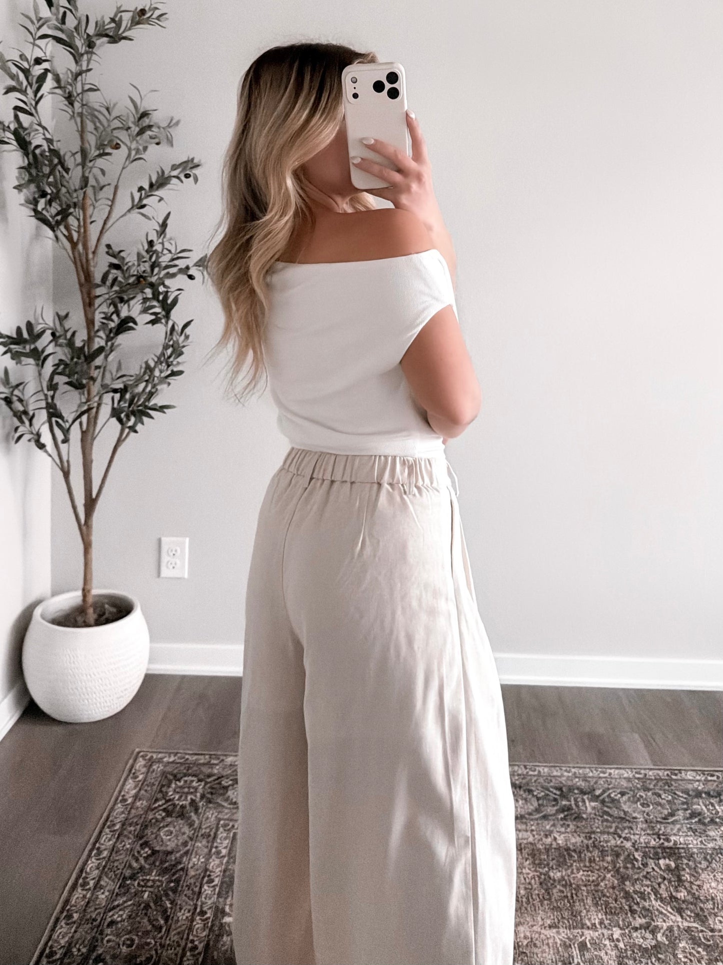 Form Knit Off Shoulder Top / White