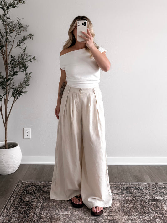 Form Knit Off Shoulder Top / White