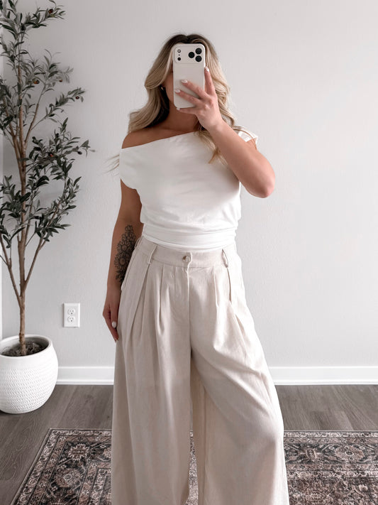 Form Knit Off Shoulder Top / White