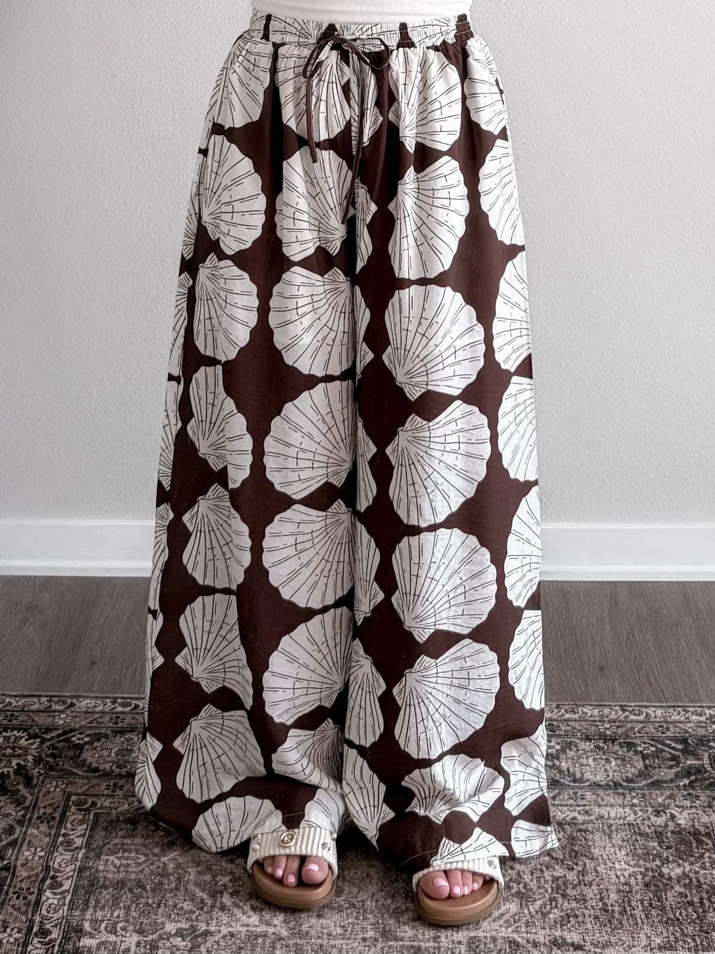 Seashell Picking Printed Pants