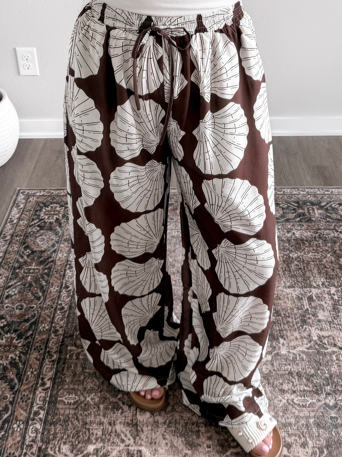Seashell Picking Printed Pants