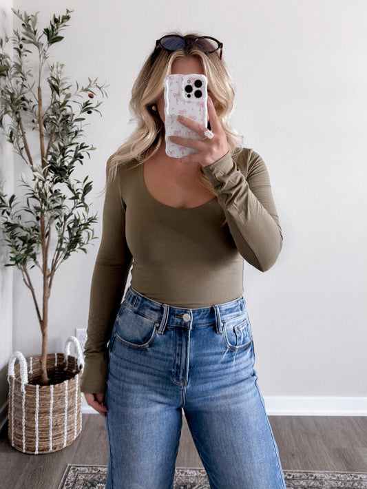 Essential Scoop Neckline Top / Olive